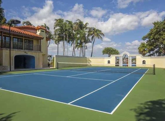 10 Homes With Tennis Courts That Make Us Want To Play Like Venus And