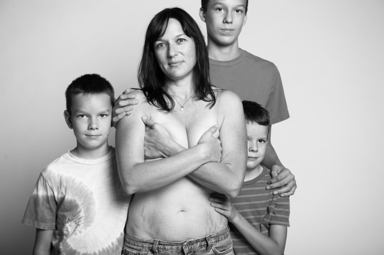 Сын фотографирует голую. Фотопроект Джейд Билл. Фотограф Джейд Билл Breastfeeding. Автопортрет Джейд Билл 2012. Jade Beall фотограф.