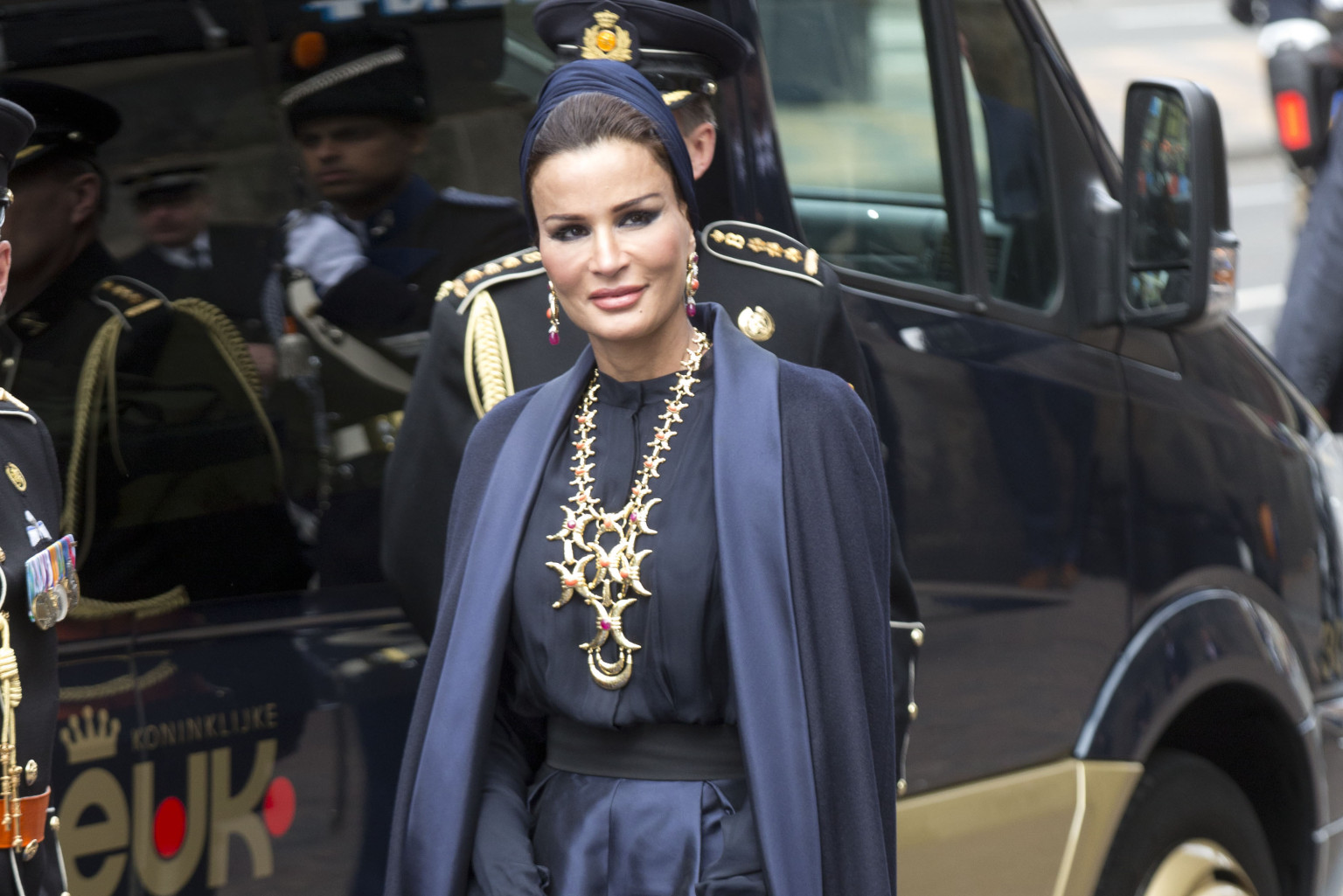 Sheikha Mozah Style: Revisit All Her Best Looks! (PHOTOS) | HuffPost