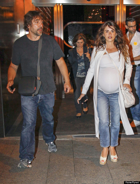 penelope cruz baby bump