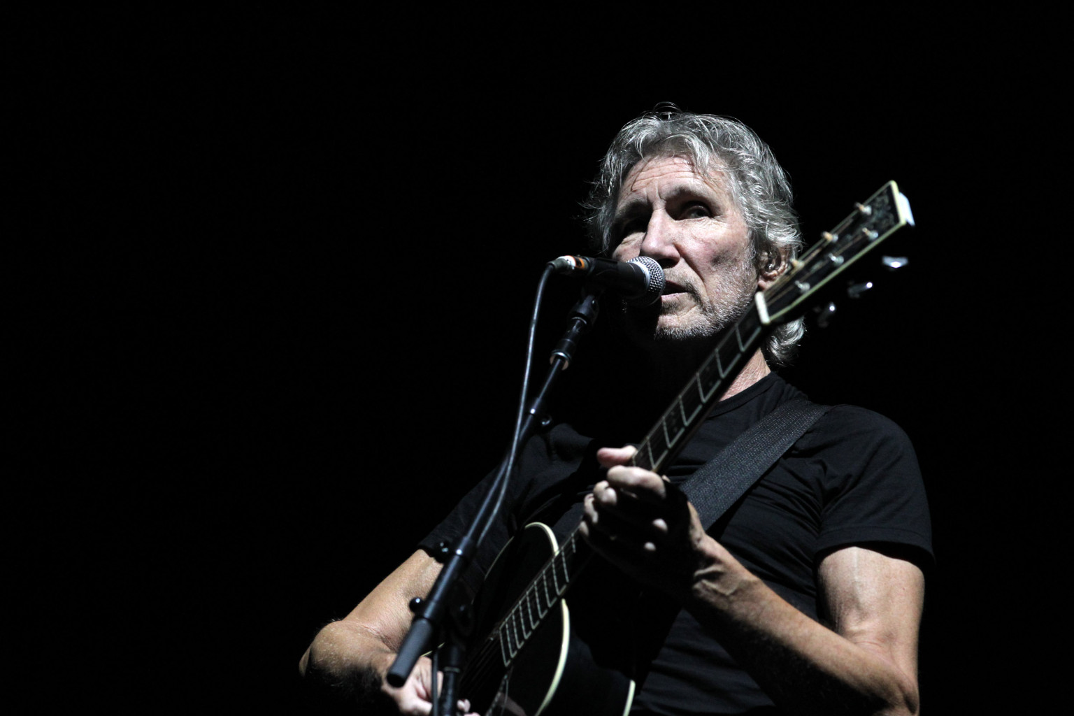 Roger Waters Slammed For Allegedly Anti-Semitic Pig Balloon Displayed ...