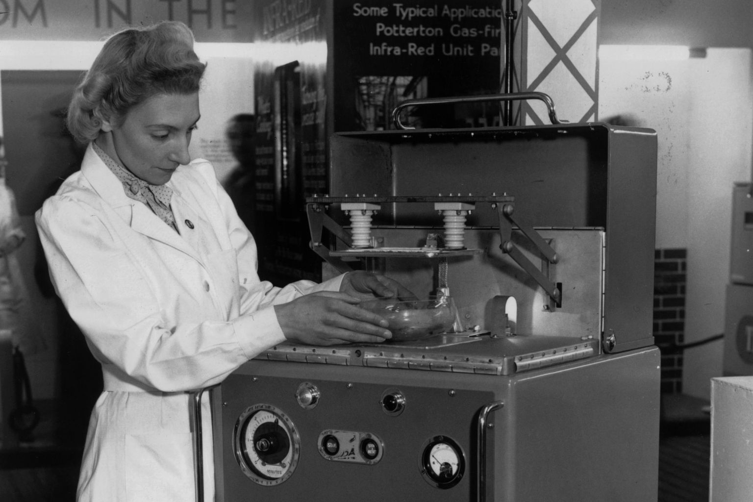 Home Microwave From The 1940s Is What Nightmares Are Made Of (PHOTO ...