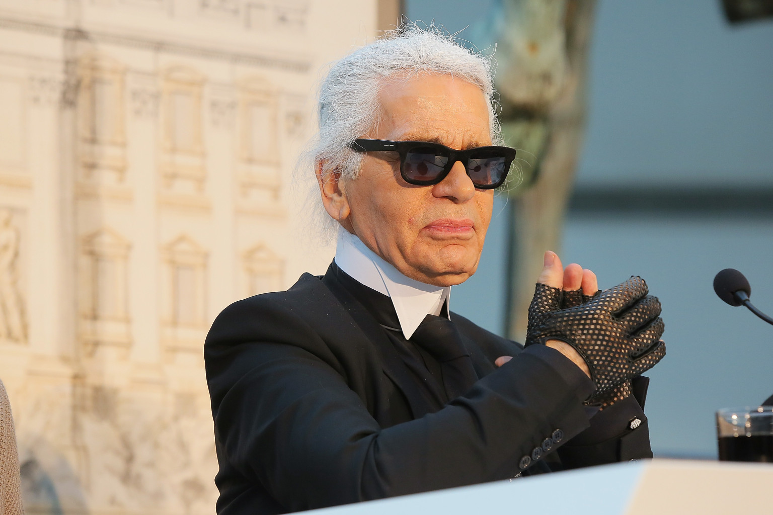 Karl Lagerfeld Documentary Gives Designer 'Fashion Pope' Treatment ...