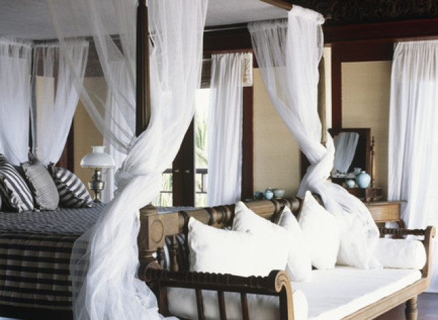 four poster beds