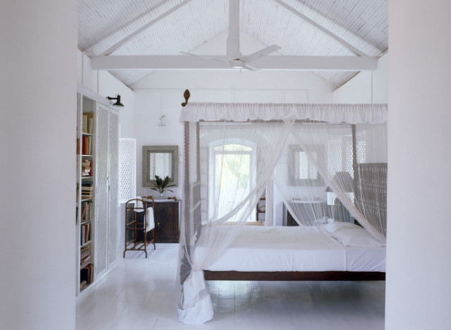 four poster bed