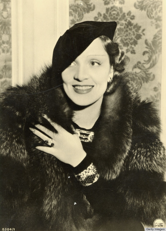 1920s Hairstyles That Defined The Decade, From The Bob To Finger Waves ...