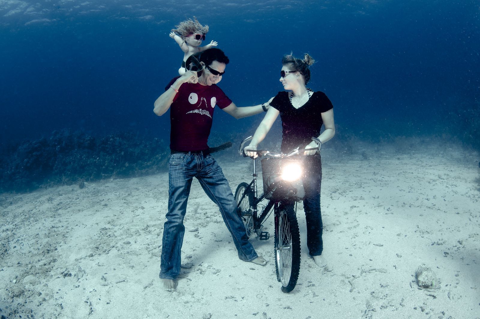 underwater photos couple