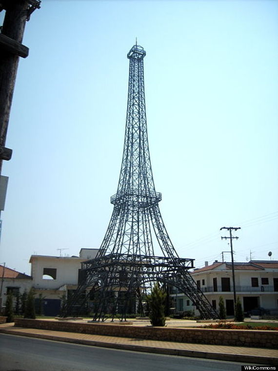 The size difference between the real Eiffel Tower and it's replicas. :  r/Damnthatsinteresting
