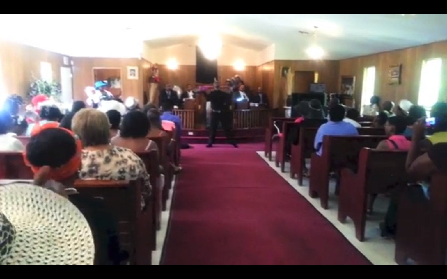 Praise Dancer Praises Into The Pulpit (VIDEO) | HuffPost