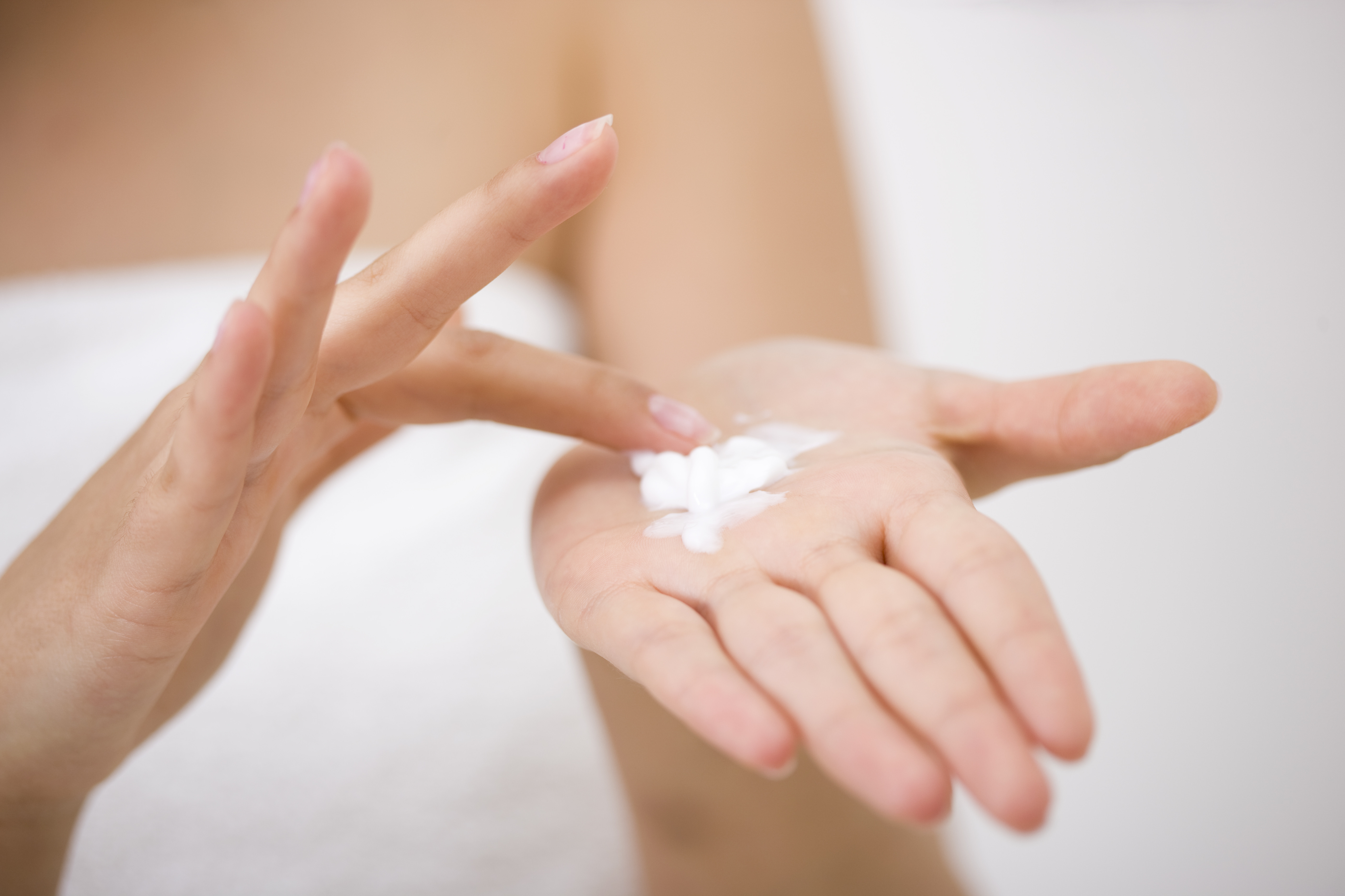 9 Ways To Avoid Cracked Dry Skin This Winter Huffpost Life