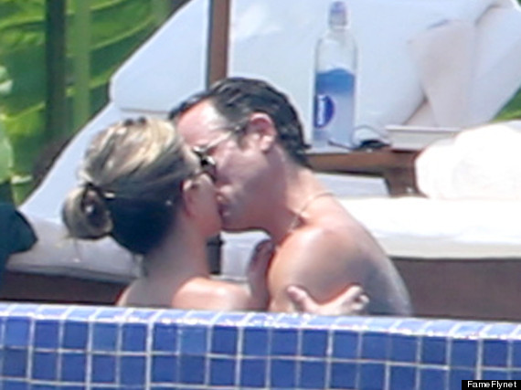 jennifer aniston justin theroux pda