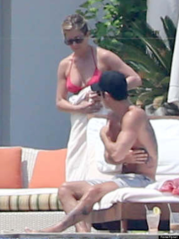 jennifer aniston bikini pda