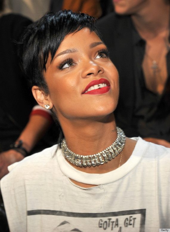 Rihanna's 2013 VMA Outfit Includes A Gold Cross Grill (PHOTOS) | HuffPost