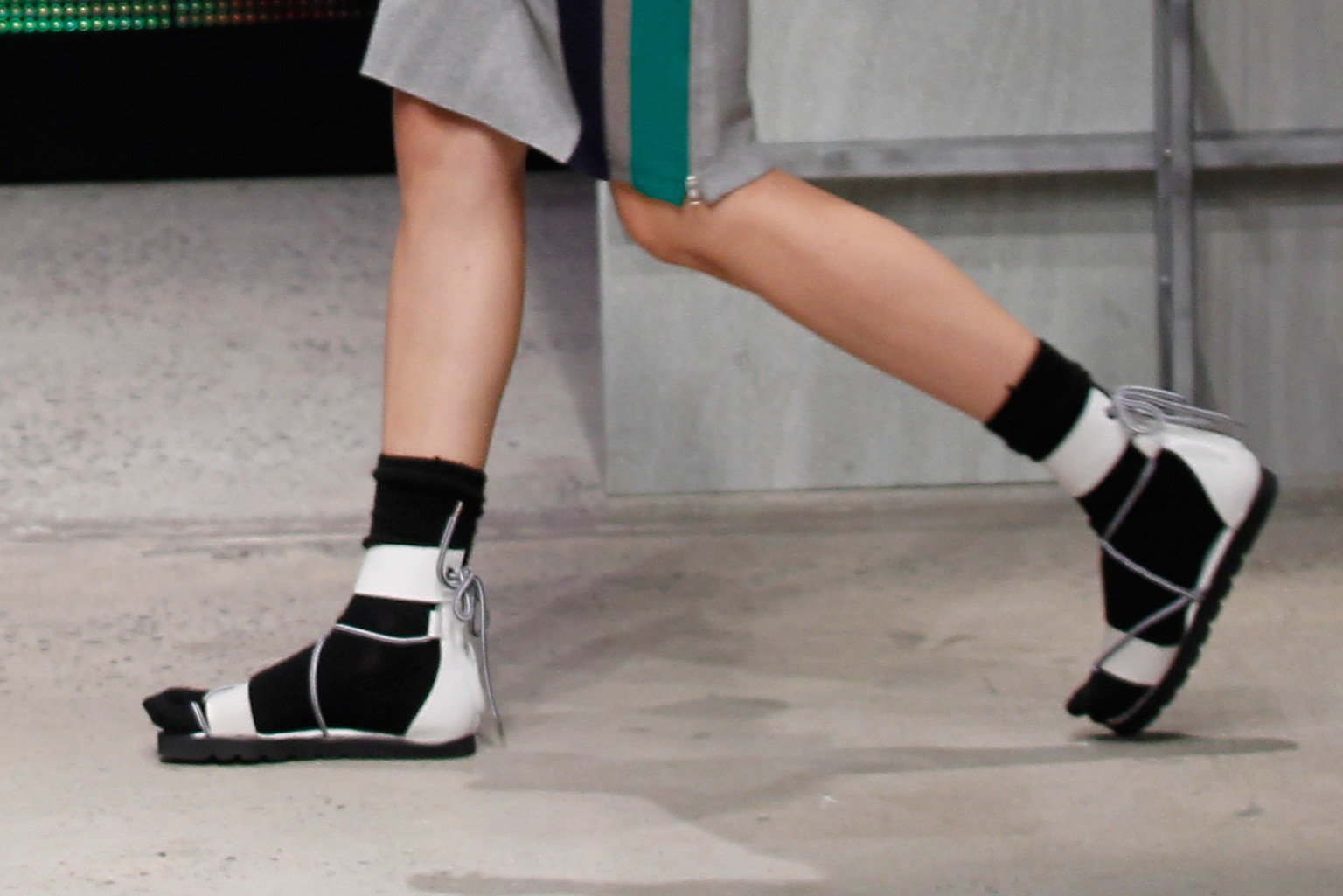 Flat Shoes Are Having A Moment At New York Fashion Week (PHOTOS) | HuffPost