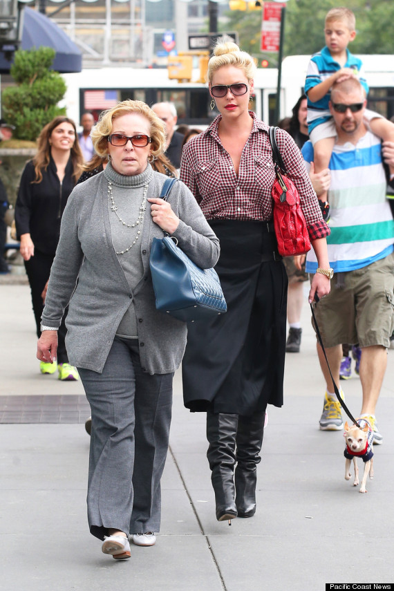 Katherine Heigl, Nancy Heigl Go For Stroll In New York | HuffPost