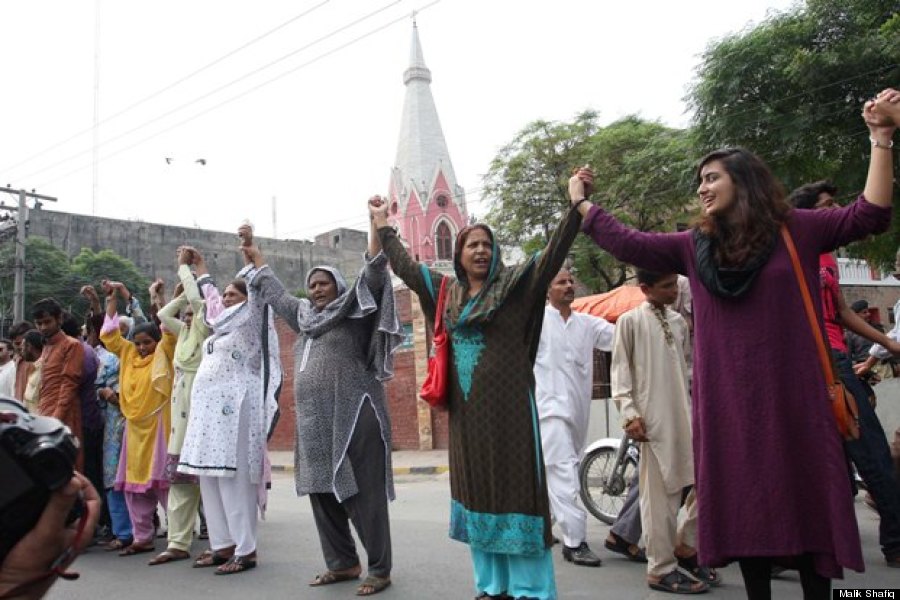 muslims and christians human chain