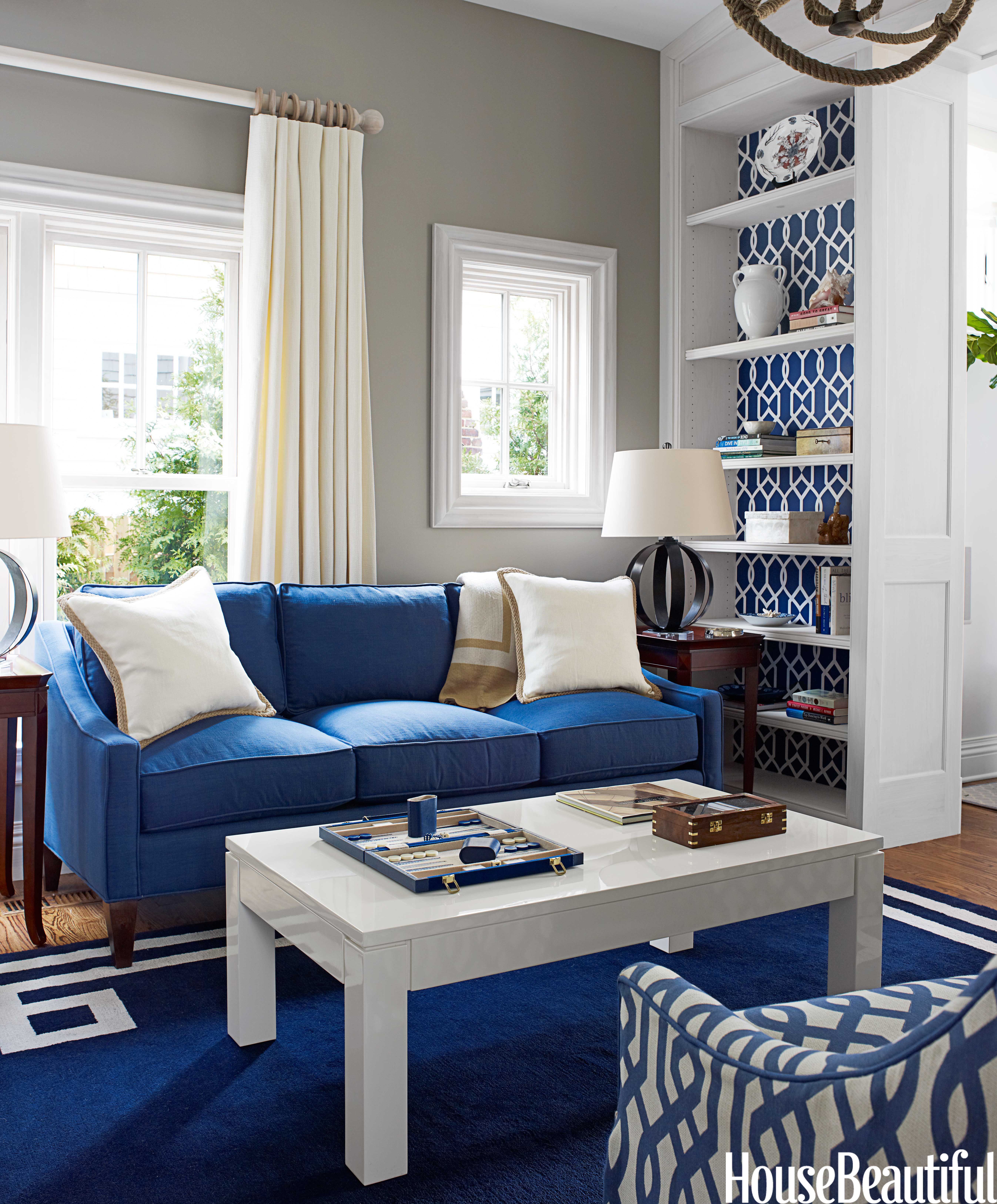 Гостиная с синим диваном дизайн интерьера фото