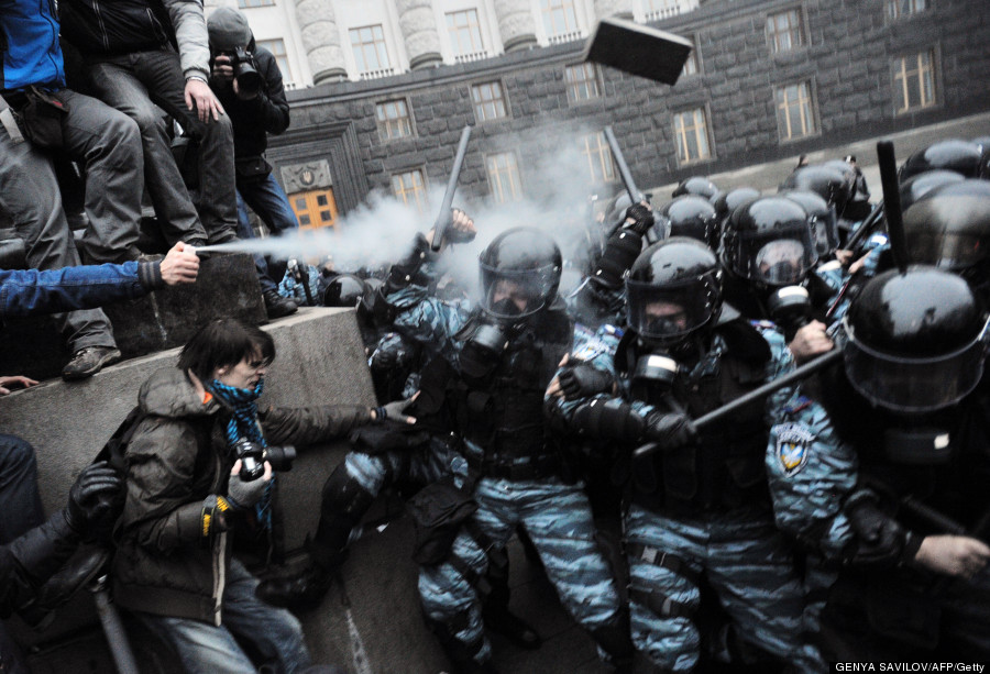 protesters use tear gas ukraine