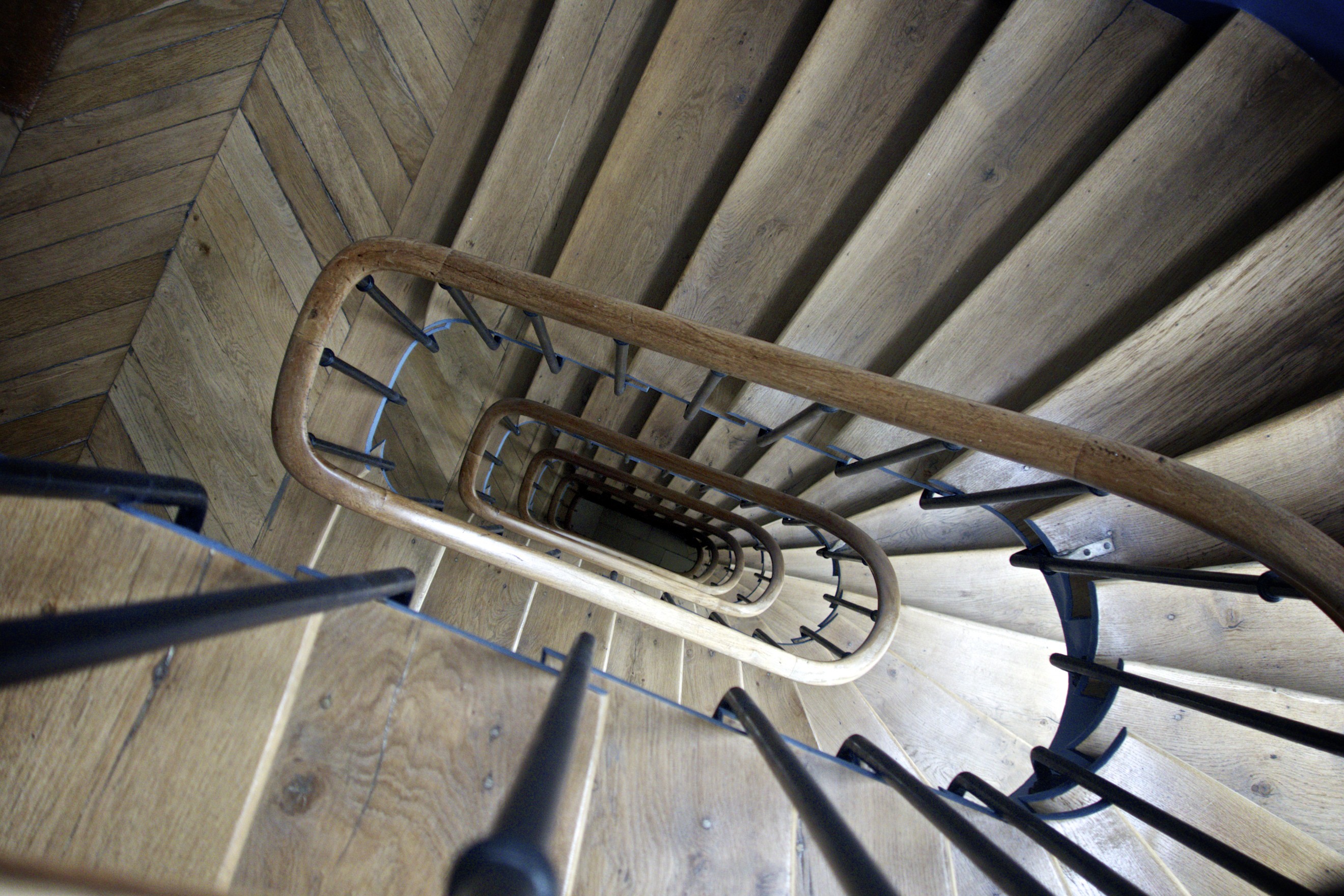 paris apartment stairs