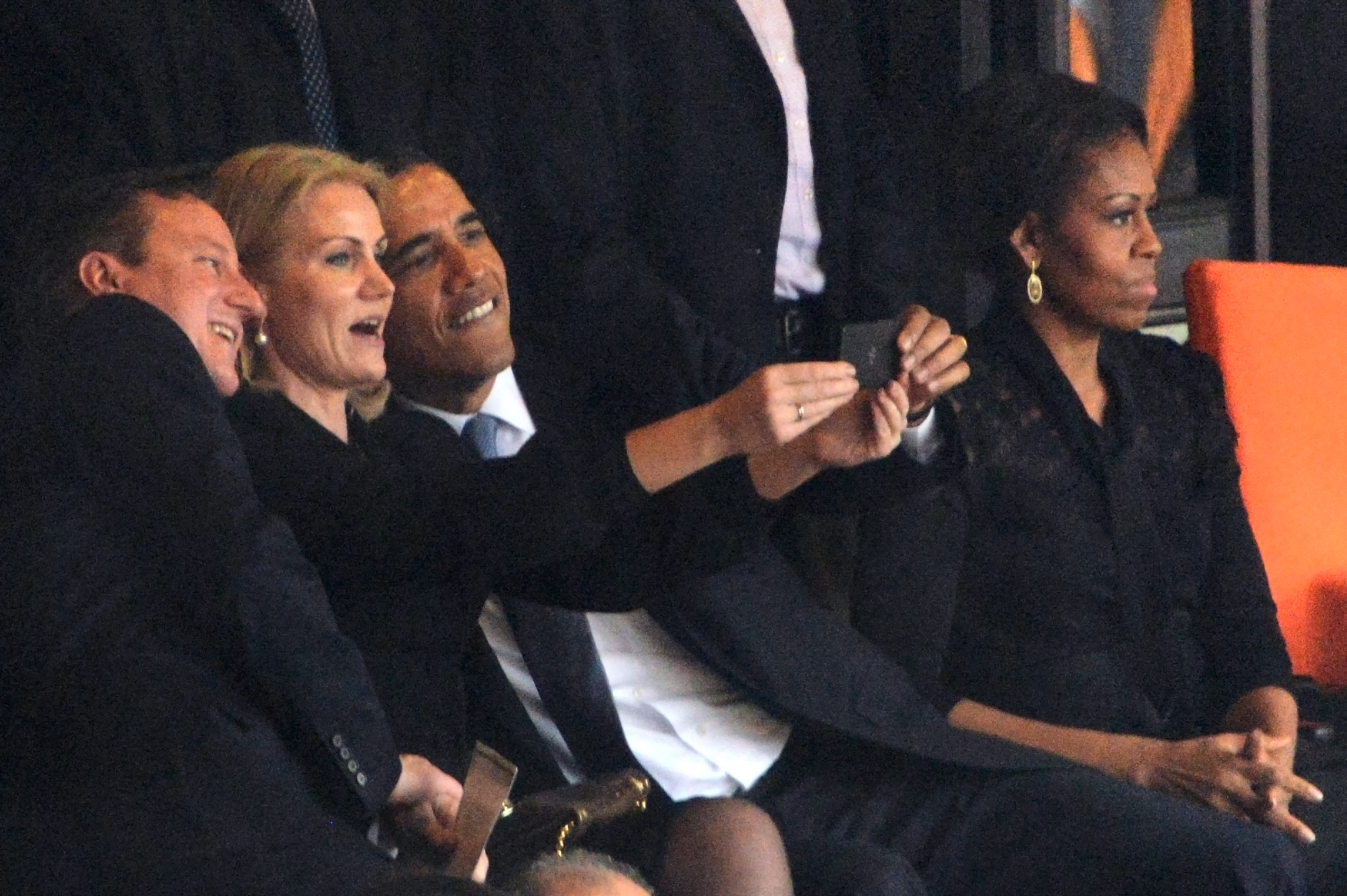 obama selfie michelle