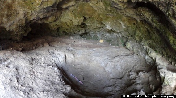 neanderthal burial pit