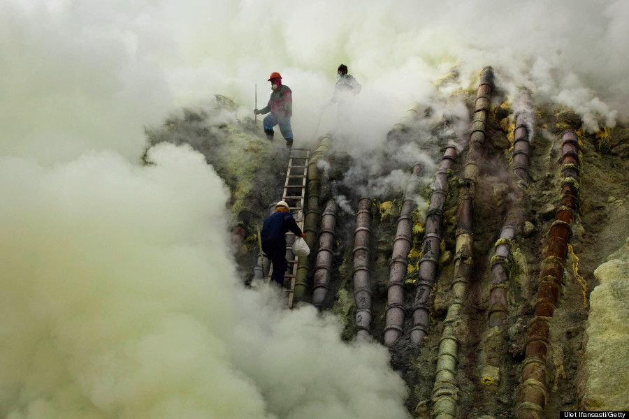 sulfur miner ijen volcano