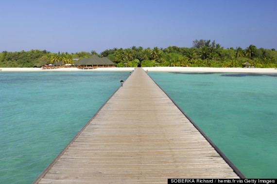 maldives beach boardwalk
