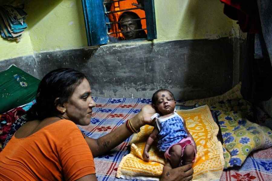 Jarring Photo Series Captures The Mothers And Daughters Of Kolkatas