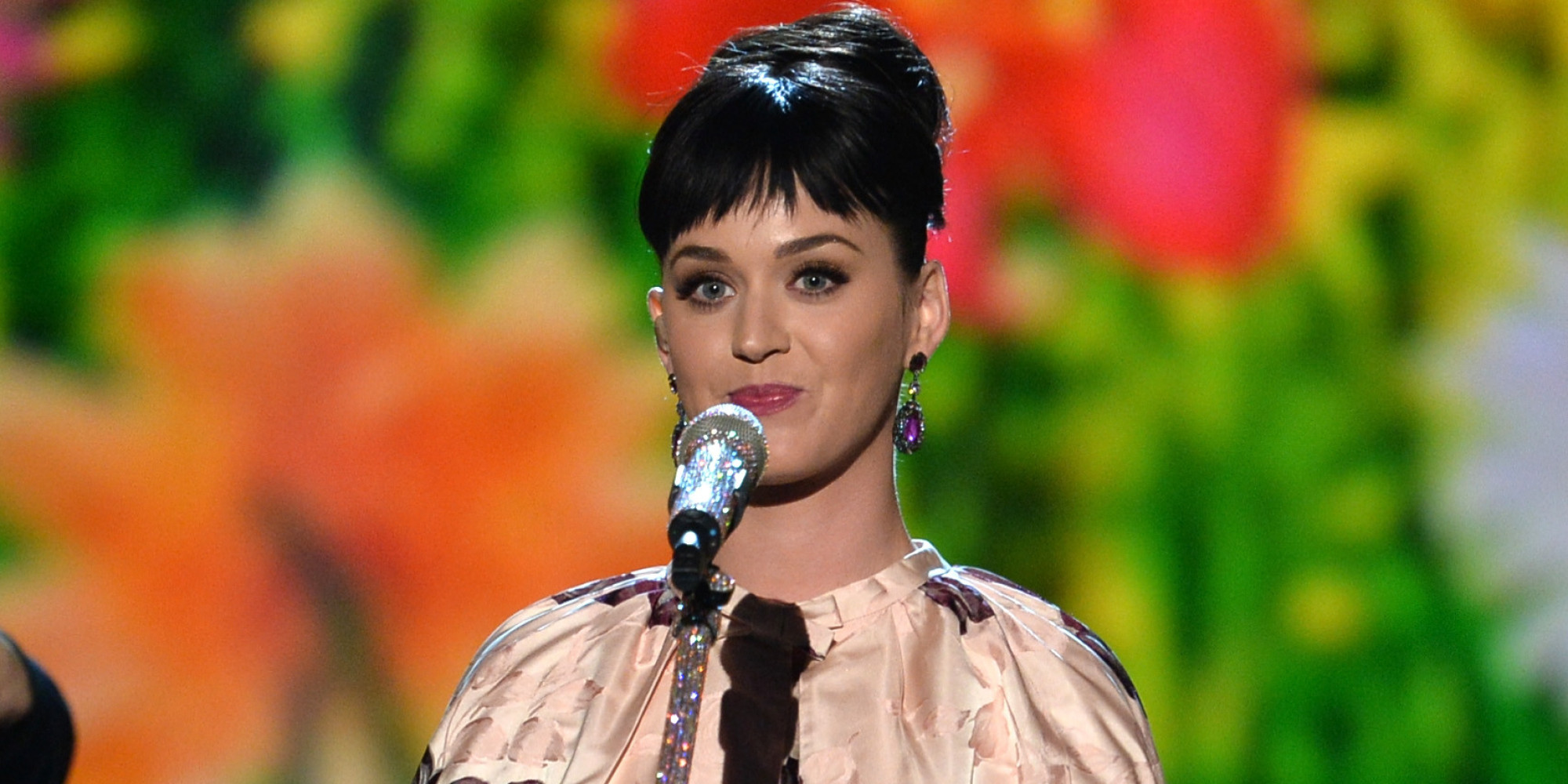 Katy Perry Takes Us Back To The '60s For Beatles Tribute (PHOTOS ...