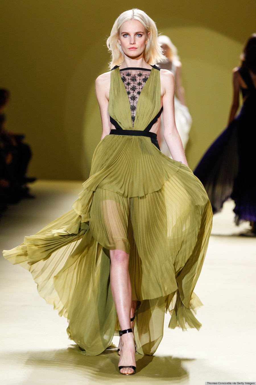 13 Of The Most Beautiful Runway Photos From New York Fashion Week ...