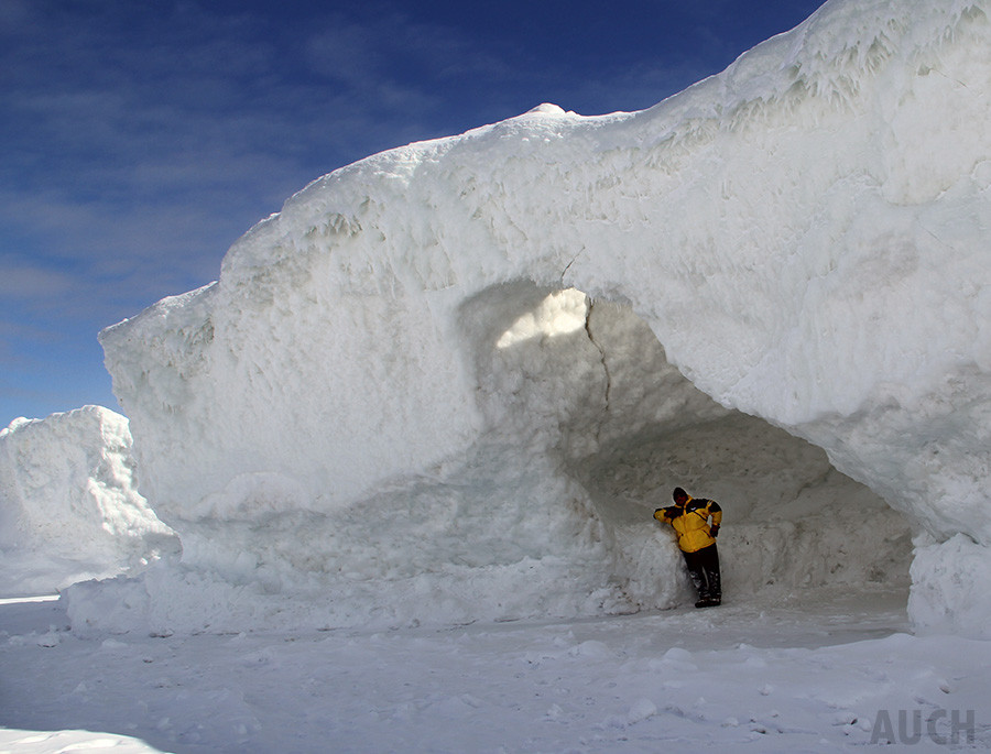 lake michigan ice caves