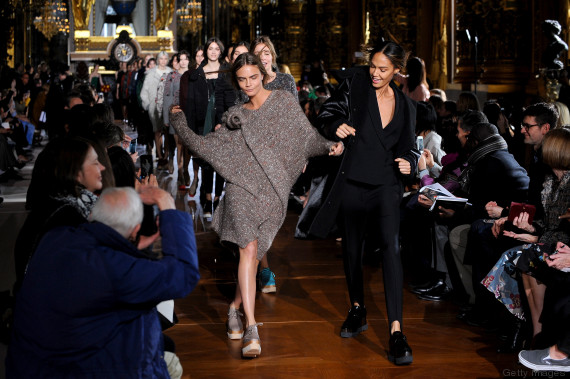 The Biggest Models All Show Up For Paris Fashion Week (PHOTOS) | HuffPost