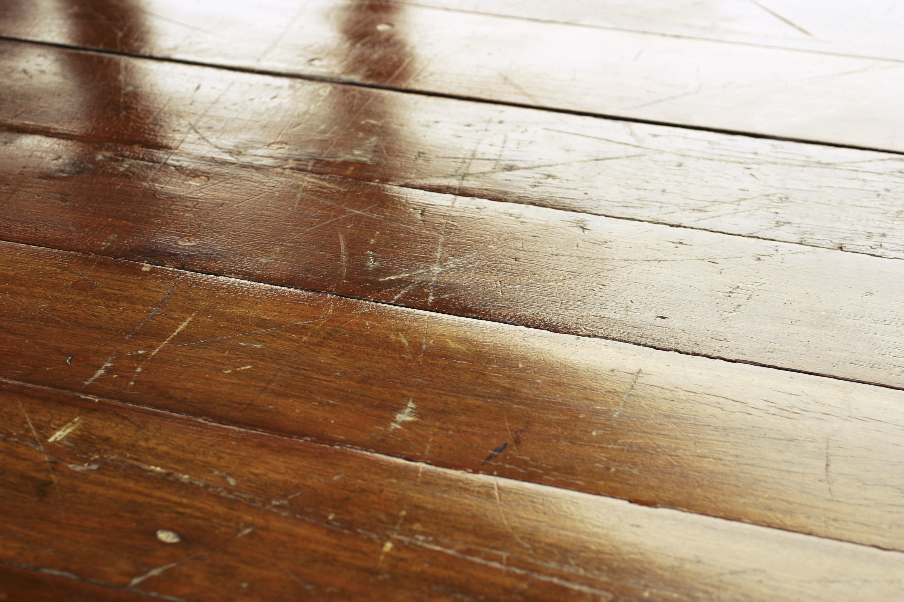 9 Things Youre Doing To Ruin Your Hardwood Floors Without Even