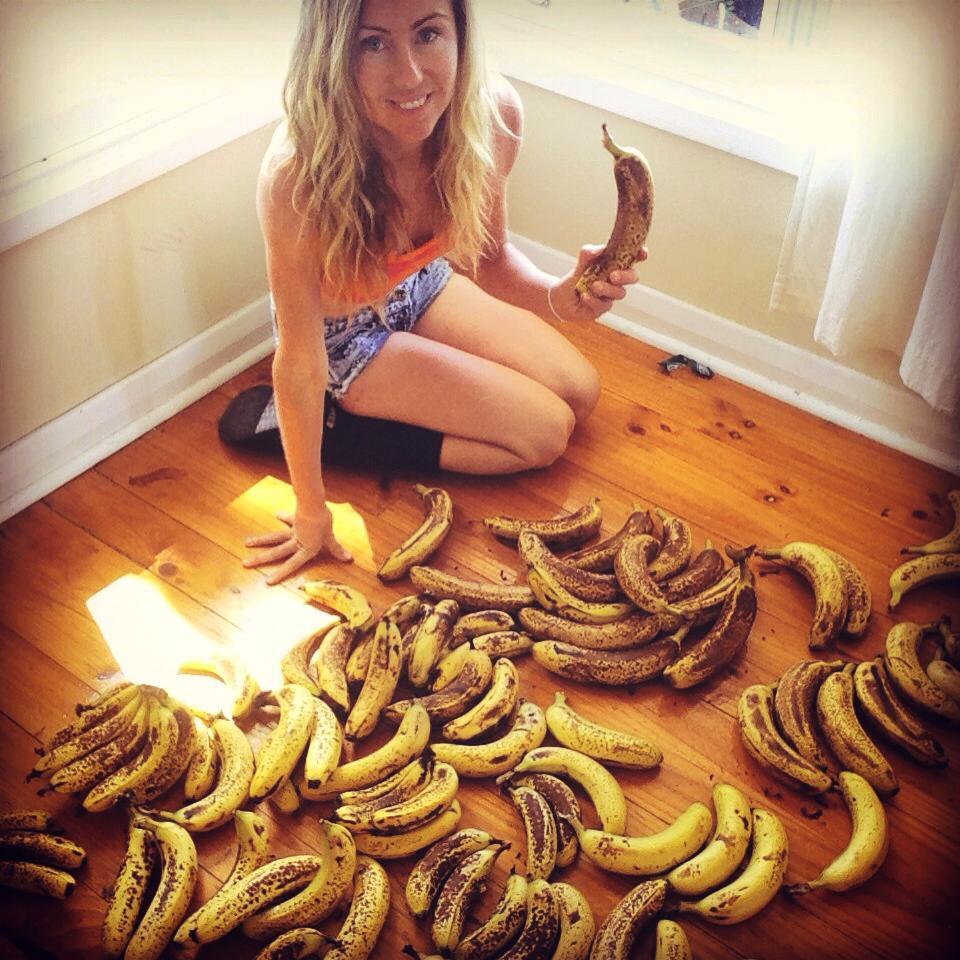 Freelee The Banana Girl S Fruity Diet Has Her Eating Up To 51 Bananas A Day Huffpost