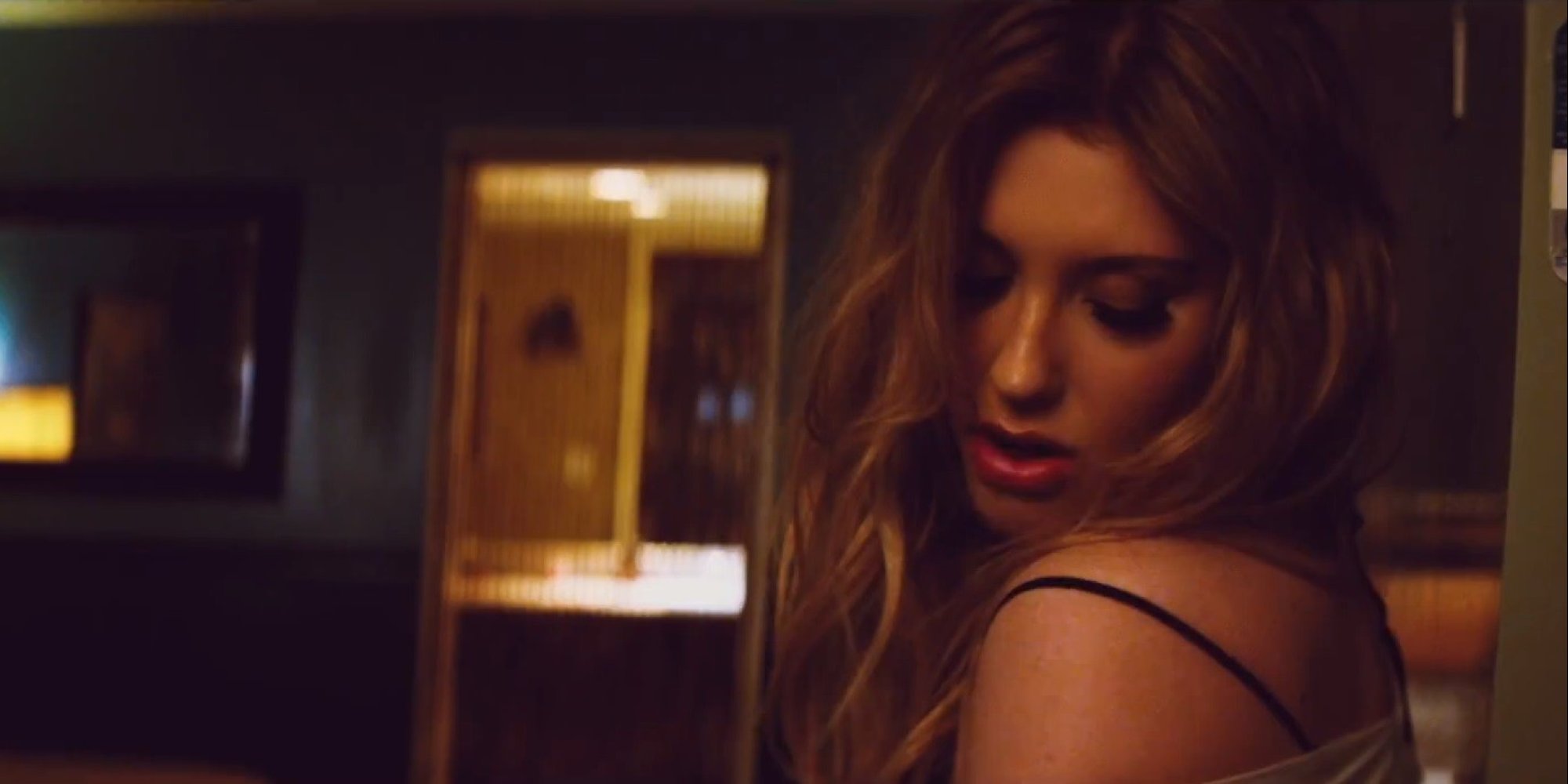 Ella henderson alibi ft. Ella Henderson. Ella Henderson в купальнике. Ella Henderson ft.Frank Walker - i go Dancing.