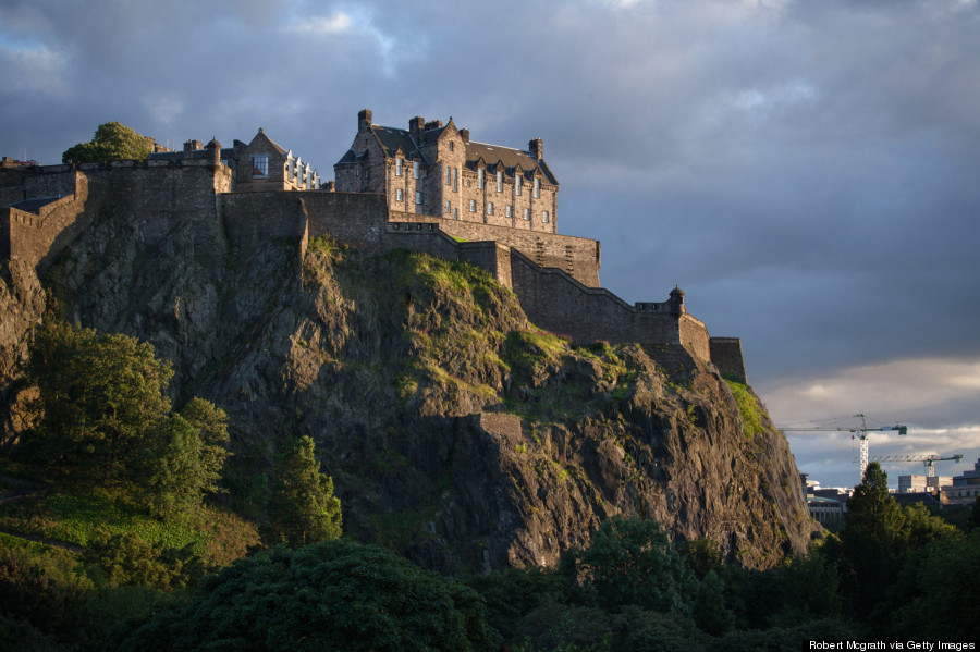 edinburgh castle cliff