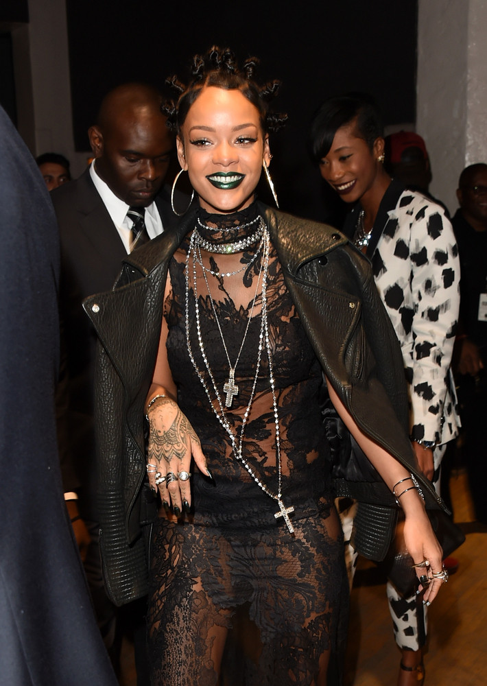 rihanna iheartradio awards