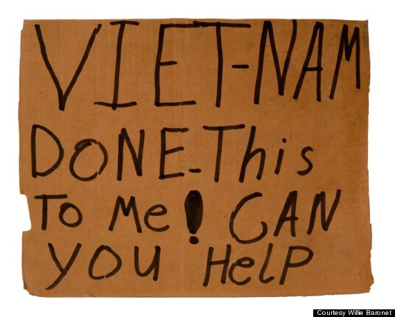 This Artist Has Spent 7 000 On Homeless People S Cardboard Signs For Really Good Reason Huffpost