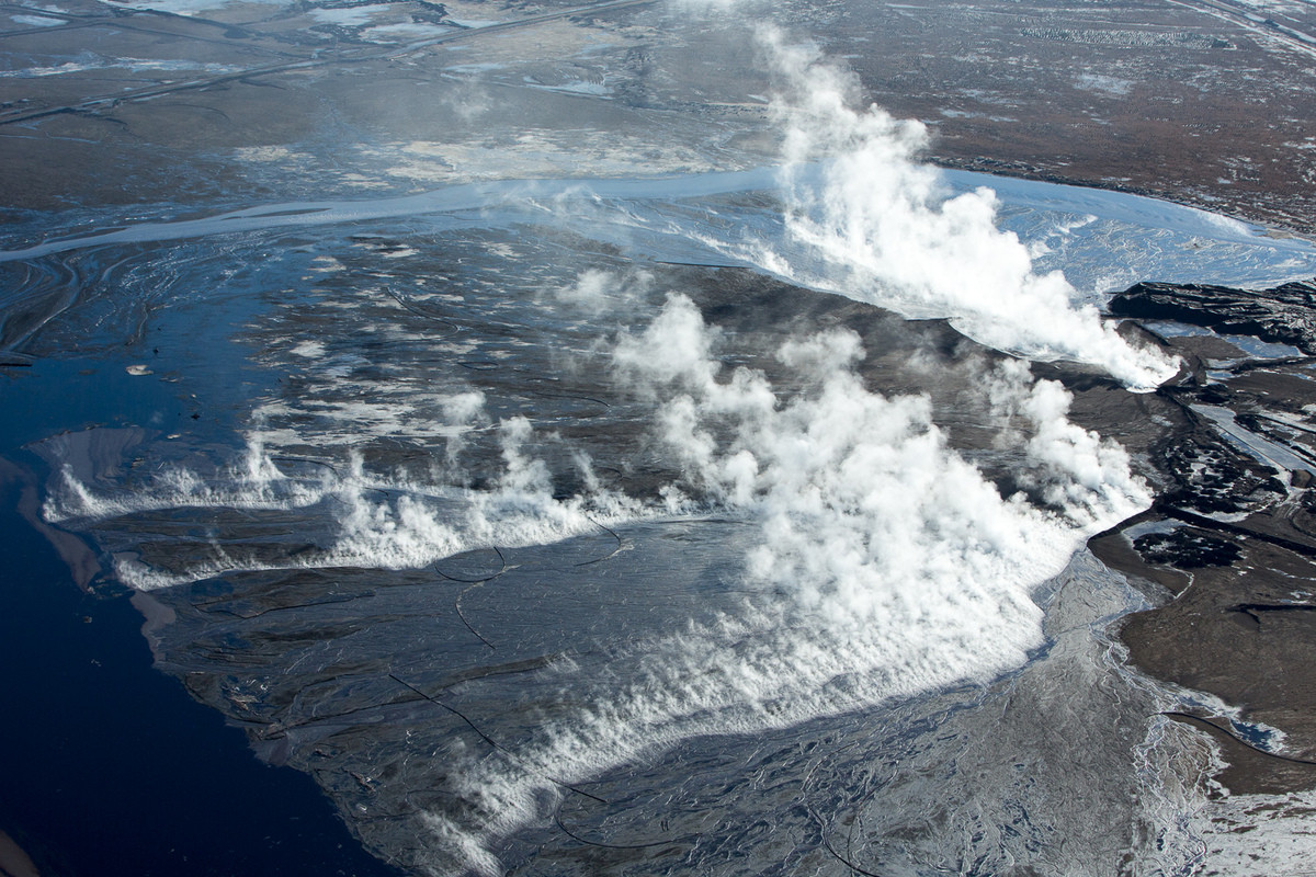 photographer-captures-tar-sands-destruction-from-above-huffpost-impact