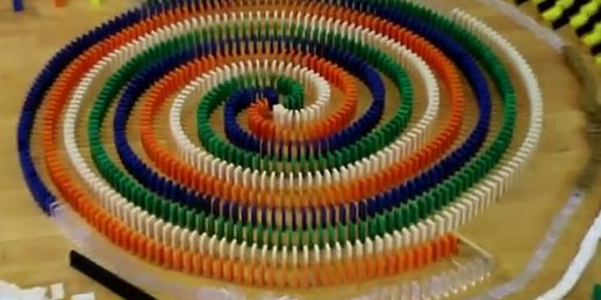 This Is What 22,000 Dominoes Falling In Perfect Precision Looks Like ...