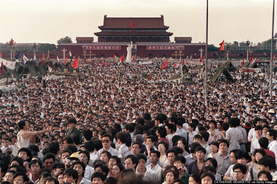 tiananmen crowd