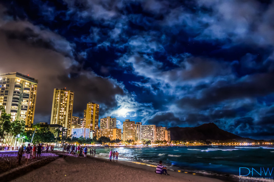 waikiki moon