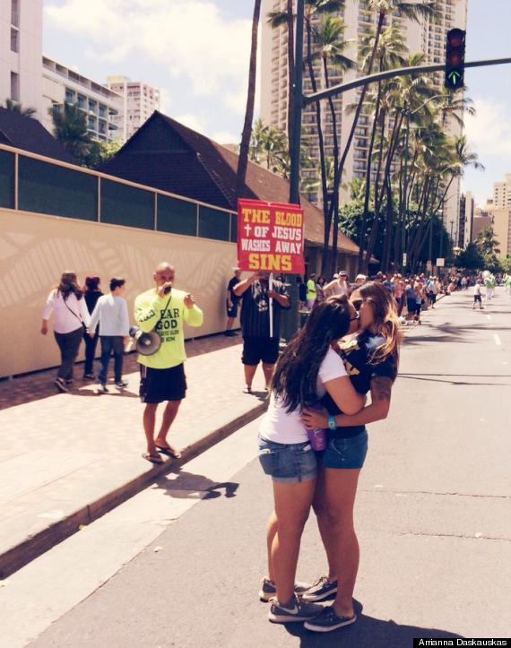 honolulu pride kiss