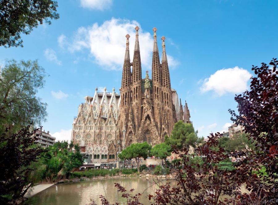 In Honor Of The 'Patron Saint Of Architecture,' Here's a Gaudi Guide To ...