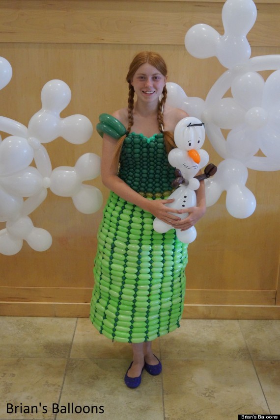Professional Balloon Artist Gives Anna From 'Frozen' An Inflatable