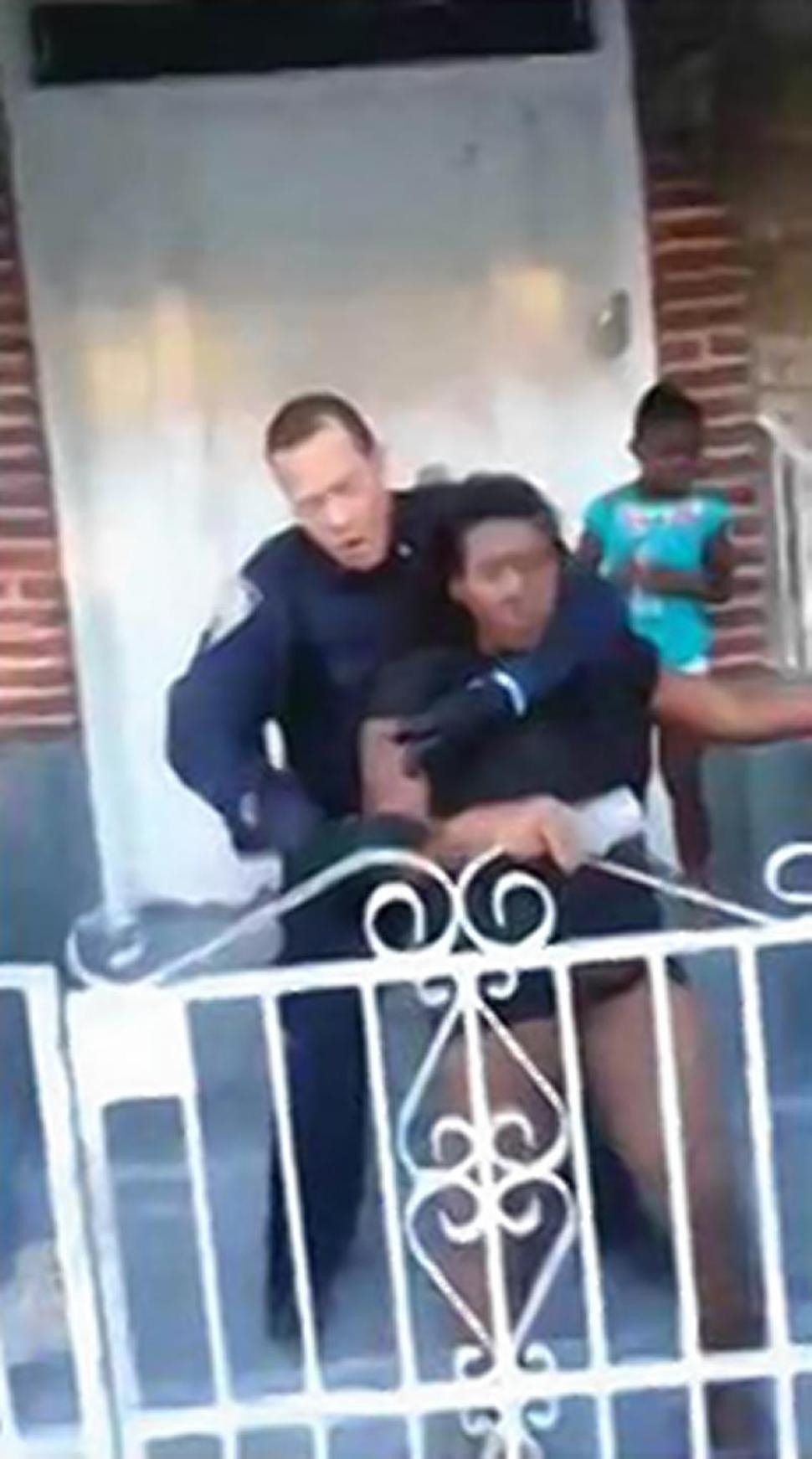 Pregnant Woman Allegedly Put In Chokehold By Nypd Officer Huffpost 0915