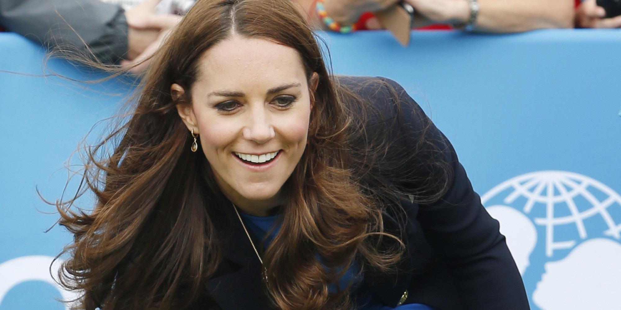 Kate Middleton Bowls In Gorgeous Blue Dress At Commonwealth Games (PHOTOS)