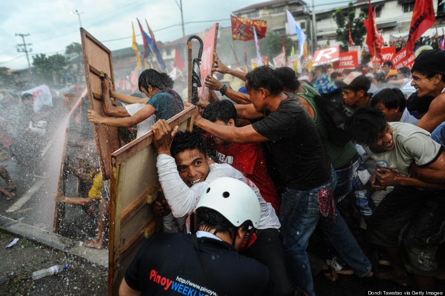 protesters barricade