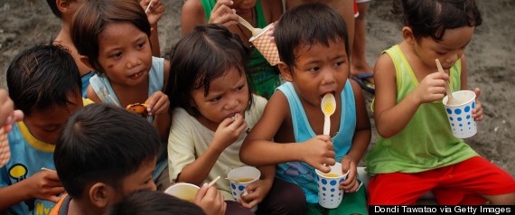 kids receiving food