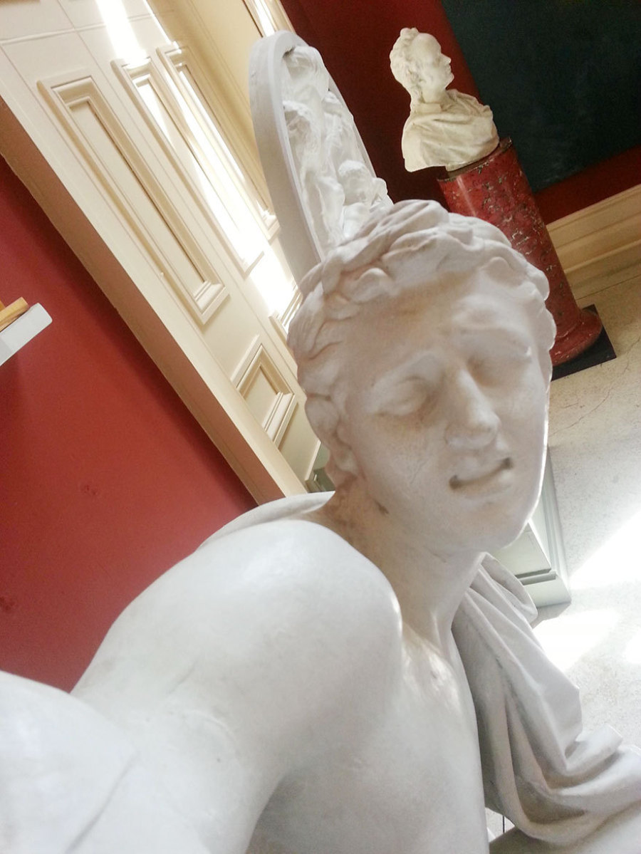 Statue Selfies Are The Newest Internet Meme For Art Nerds | HuffPost ...